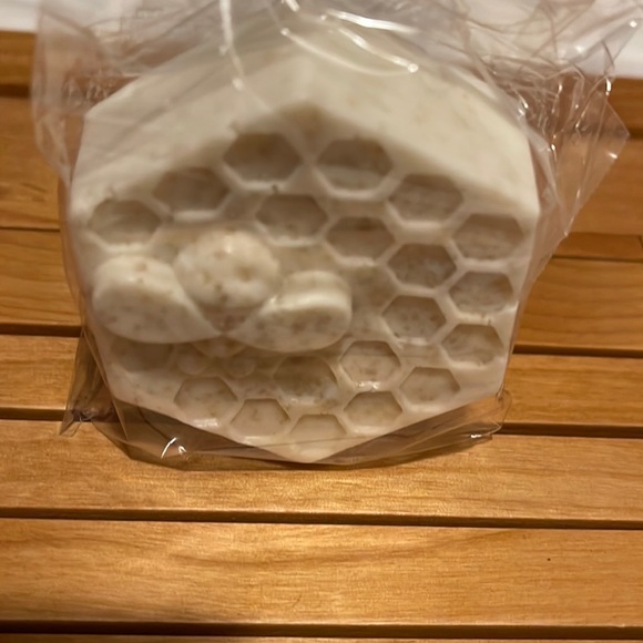 Hand crafted Oatmeal and honey Soap. NWT - Picture 1 of 1